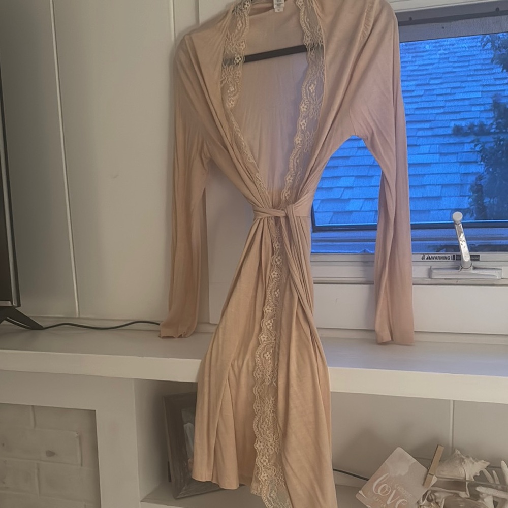 Elegant Lace Trim Beige Robe